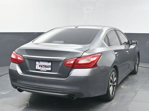 Used 2017 Nissan Altima 2.5 SL FWD image 5