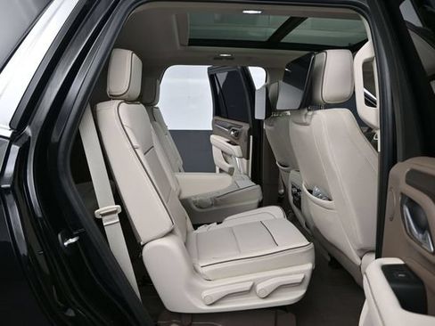 Used 2024 GMC Yukon Denali w/ Advanced Technology Package AWD/4WD image 25