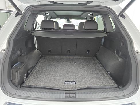 Certified 2024 Volkswagen Tiguan SEL R-Line AWD/4WD image 12