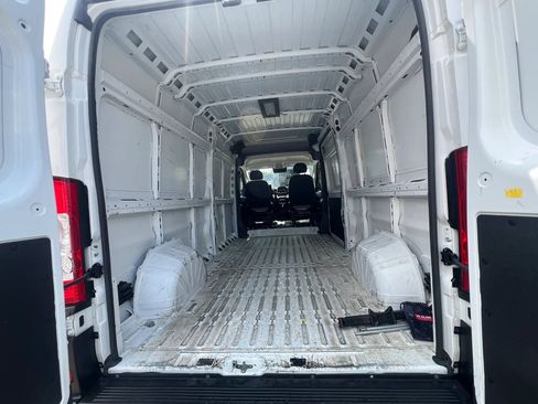 Used 2025 RAM ProMaster 2500 w/ Convenience Group FWD image 8
