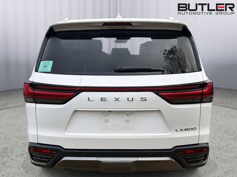 Used 2024 Lexus LX 600 4WD w/ Luxury Package image 8