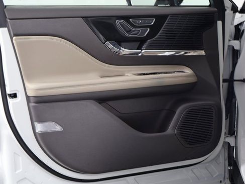 Used 2022 Lincoln Corsair Reserve w/ Equipment Group 201A image 12