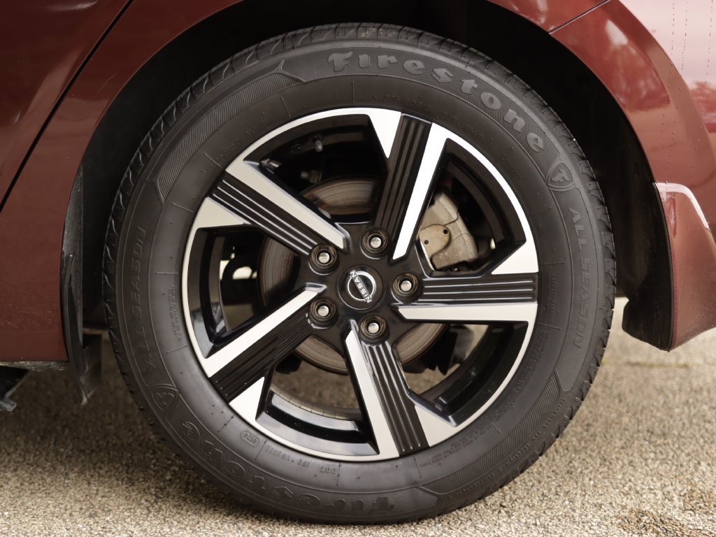 Used 2024 Nissan Sentra SV FWD image 32