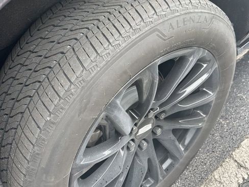 Used 2023 Cadillac Escalade Sport Platinum w/ LPO, ONYX Package image 7