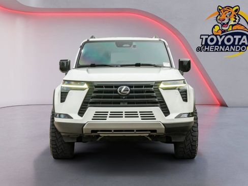 Used 2024 Lexus GX 550 AWD/4WD image 2