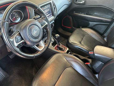 Used 2019 Jeep Compass Trailhawk w/ Leather Interior Group AWD/4WD image 10