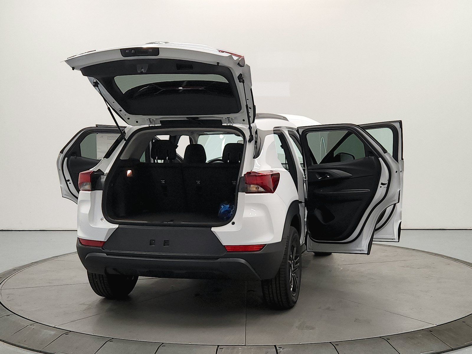 New 2026 Chevrolet TrailBlazer LT w/ Midnight Edition FWD image 15