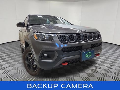 Used 2023 Jeep Compass Trailhawk w/ Trailhawk Elite Group AWD/4WD image 2
