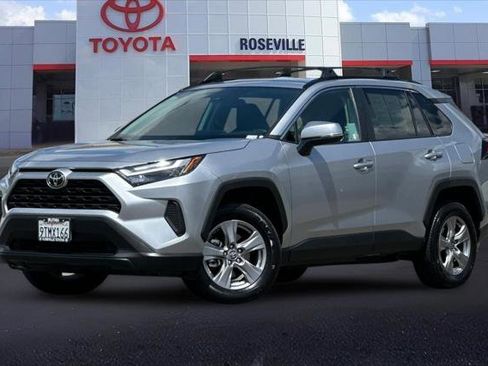 Certified 2025 Toyota RAV4 XLE AWD/4WD image 1