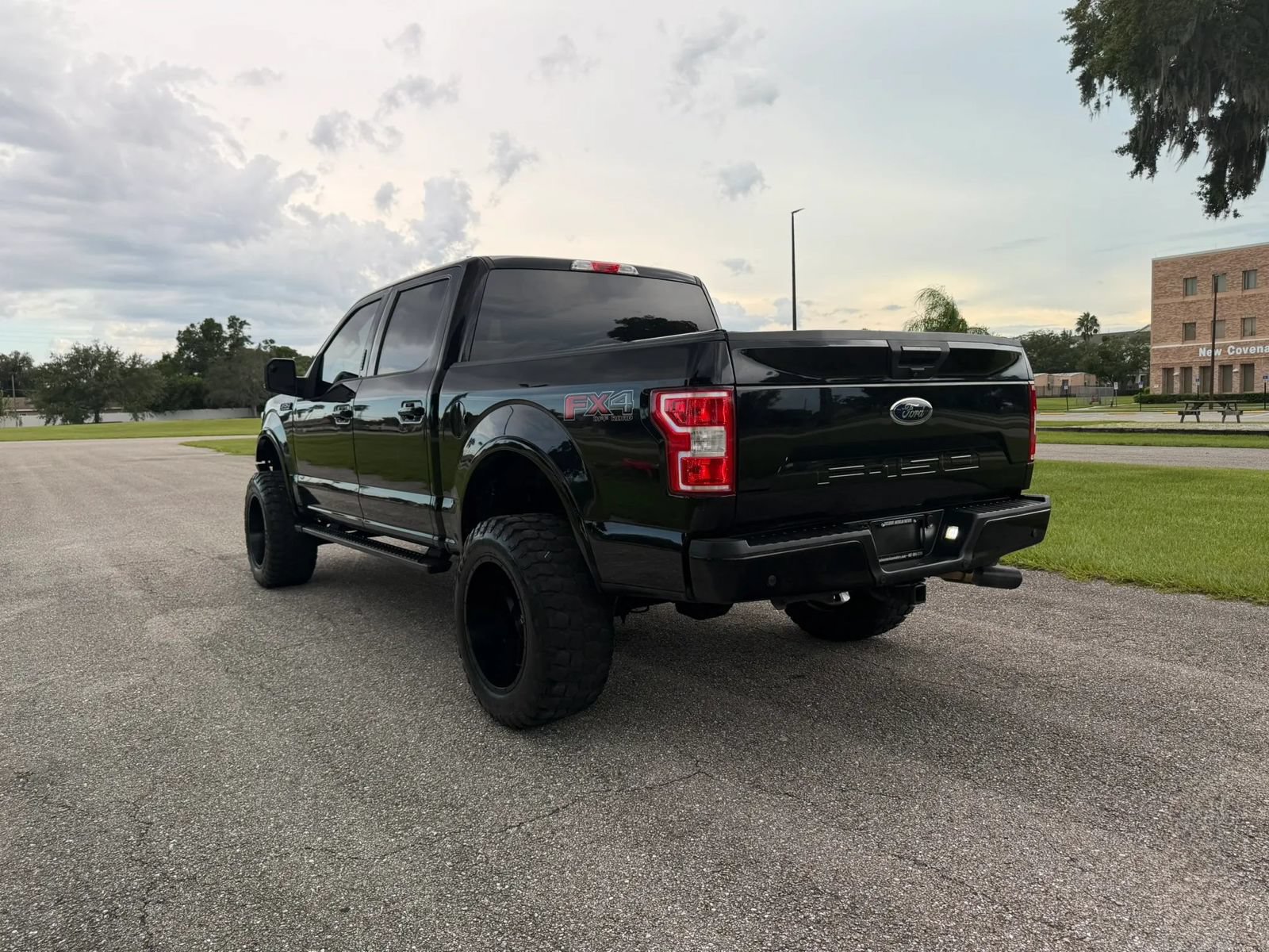 Used 2018 Ford F150 XLT w/ Equipment Group 301A Mid AWD/4WD image 9
