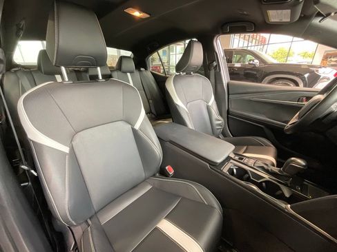 Used 2025 Toyota Camry SE FWD image 20