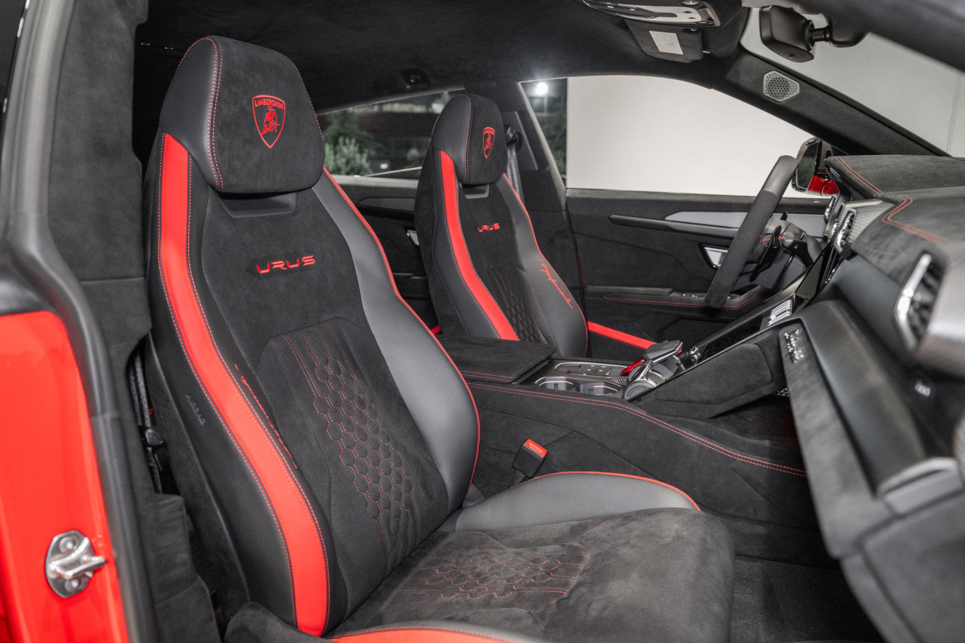 Used 2024 Lamborghini Urus Performante AWD/4WD image 27