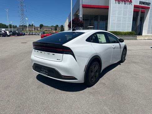 New 2026 Toyota Prius FWD image 7
