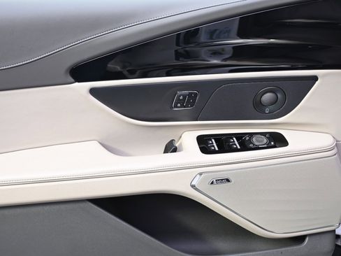 New 2025 Lincoln Nautilus Reserve image 22