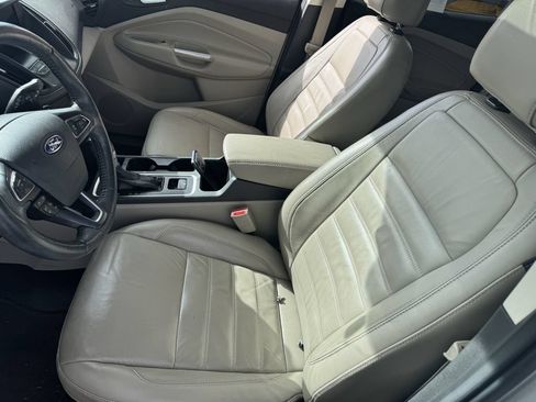 Used 2017 Ford Escape SE w/ SE Leather Comfort Package AWD/4WD image 8
