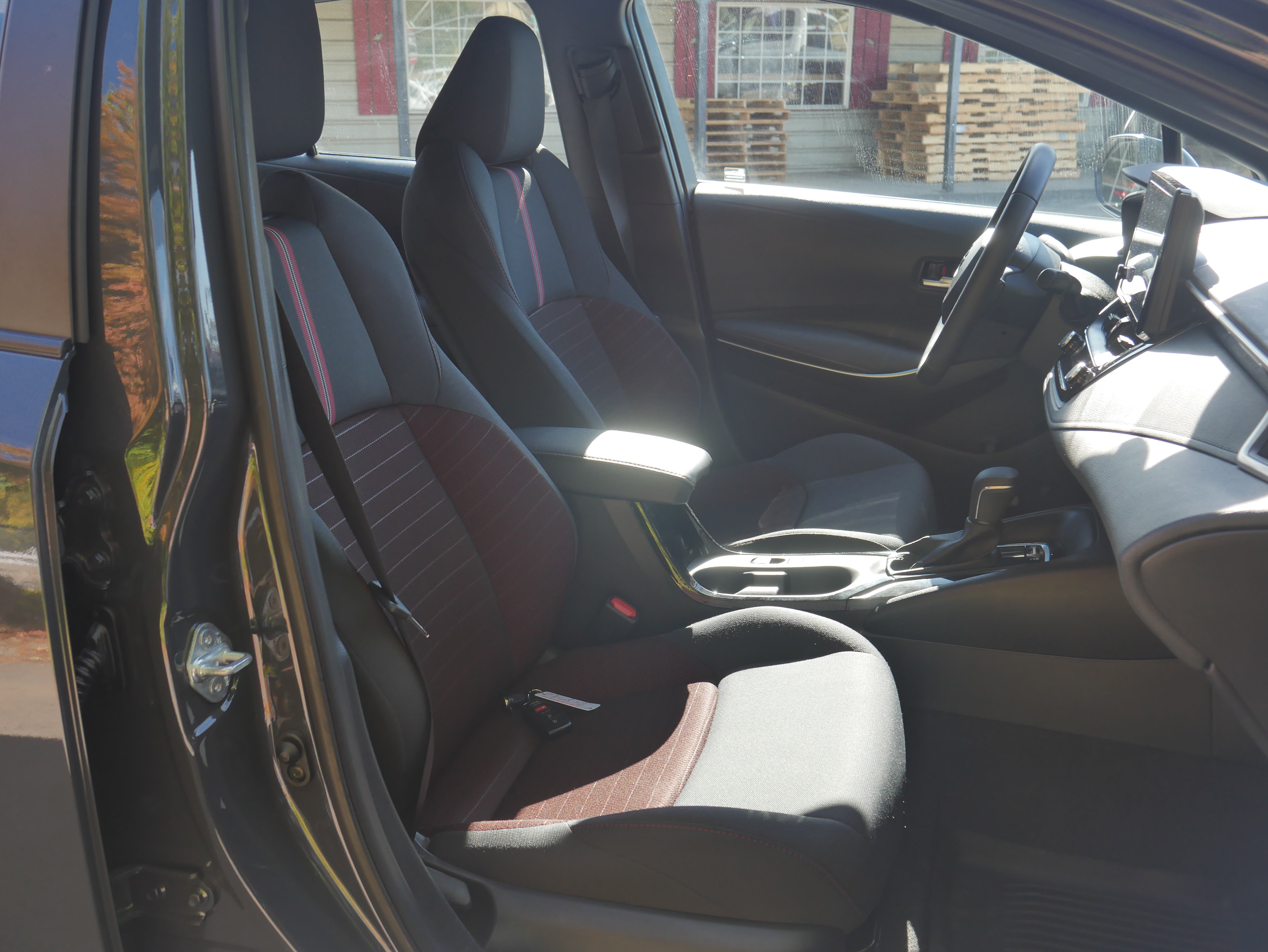 Used 2024 Toyota Corolla SE w/ SE Premium Package FWD image 22