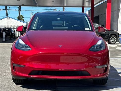 Used 2024 Tesla Model Y Long Range AWD/4WD image 8