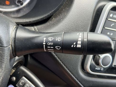 Used 2022 Nissan Versa S w/ Trunk Package FWD image 28