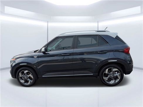 Used 2025 Hyundai Venue Limited image 6