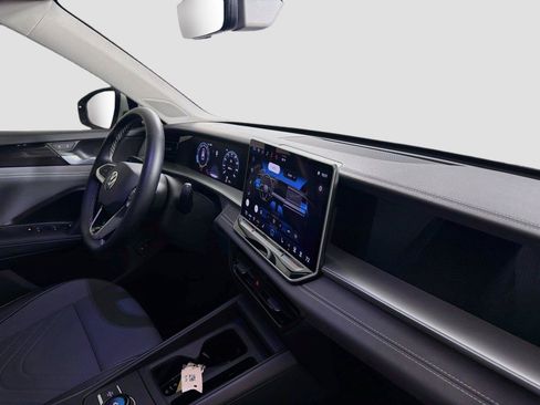 Certified 2026 Volkswagen Tiguan SE FWD image 25