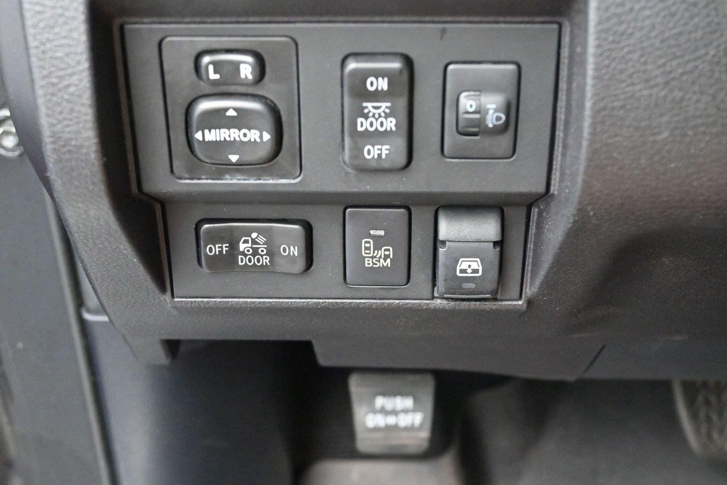 Used 2015 Toyota Tundra Limited w/ Limited Premium Package AWD/4WD image 29