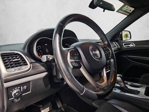 Used 2021 Jeep Grand Cherokee Laredo X AWD/4WD image 9