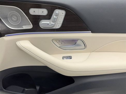 Used 2025 Mercedes-Benz GLS 450 4MATIC w/ AMG Line Exterior image 48