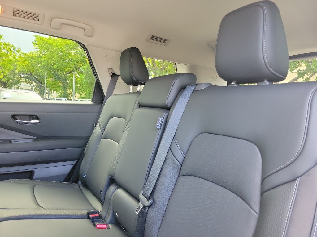 New 2026 Nissan Pathfinder SL FWD image 15