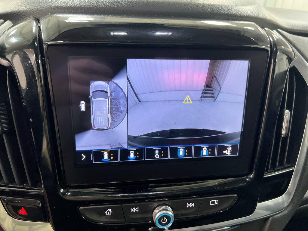 Used 2021 Chevrolet Traverse LT w/ LT Premium Package AWD/4WD image 16