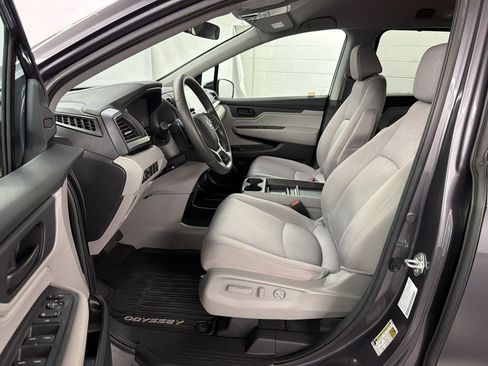 Used 2024 Honda Odyssey EX image 5