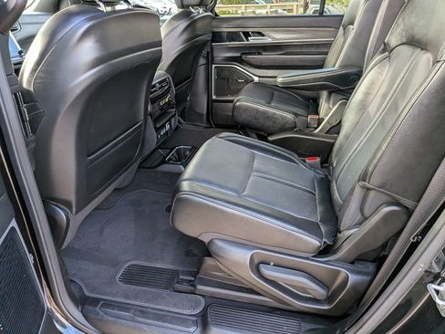 Used 2024 Jeep Wagoneer Series III image 22