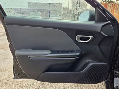 Used 2025 Kia K4 LXS image 13