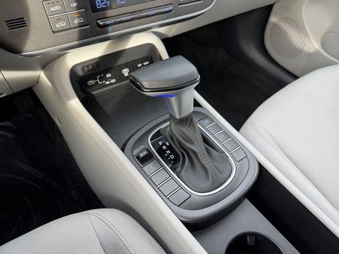 Used 2025 Hyundai Kona SEL image 36