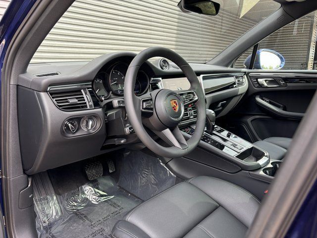 Certified 2026 Porsche Macan AWD/4WD image 4