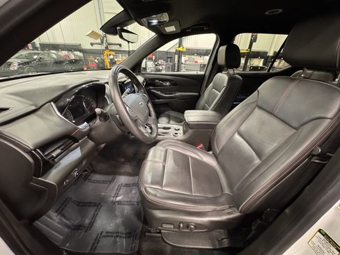 Used 2022 Chevrolet Traverse RS image 17