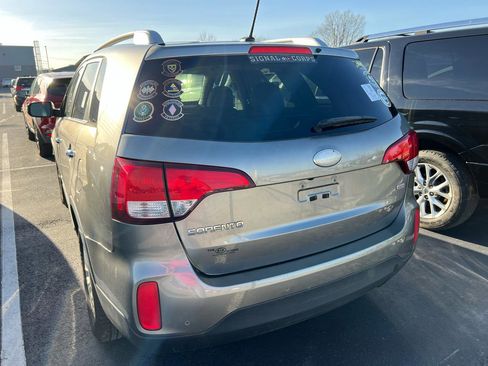 Used 2015 Kia Sorento LX image 3