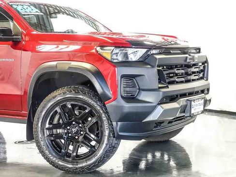Certified 2024 Chevrolet Colorado Trail Boss w/ Technology Package AWD/4WD image 3