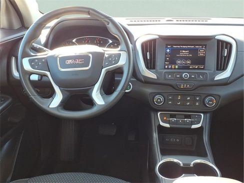 Used 2024 GMC Terrain SLE image 5