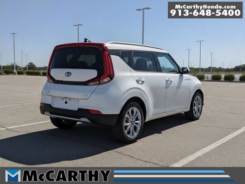 Used 2023 Kia Soul LX w/ Option Group 015 FWD image 2