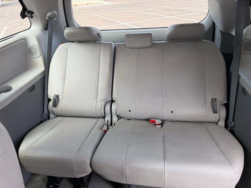 Used 2014 Toyota Sienna XLE w/ XLE Premium Package FWD image 49