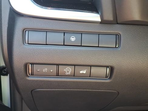 Used 2024 Nissan Rogue SL w/ SL Premium Package FWD image 18
