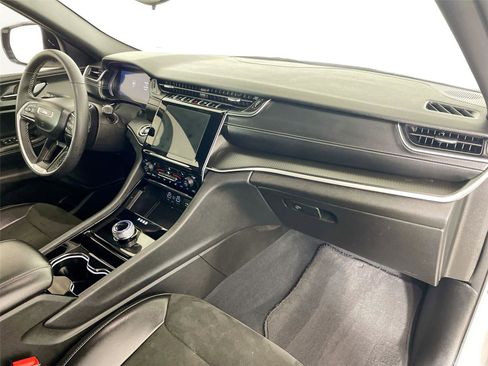 Used 2023 Jeep Grand Cherokee L Laredo image 30