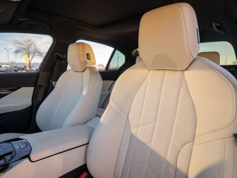 Used 2025 BMW i5 xDrive40 w/ M Sport Package image 13