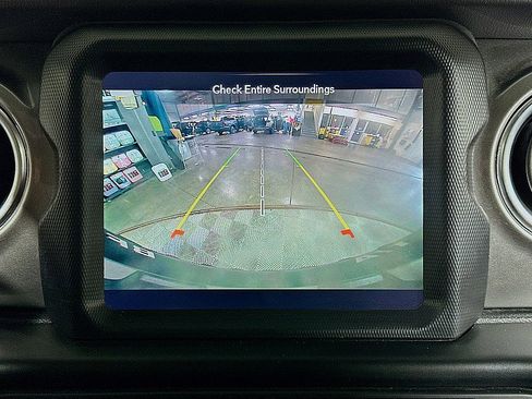 Used 2020 Jeep Wrangler Unlimited Sahara w/ Uconnect 4C Nav & Sound Group image 16