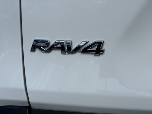 Used 2019 Toyota RAV4 LE image 11