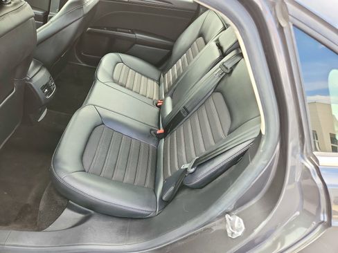 Used 2018 Ford Fusion SE FWD image 20