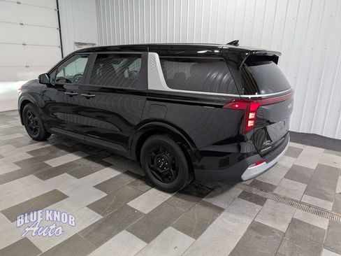 Used 2026 Kia Carnival FWD image 2