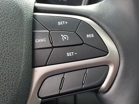 Used 2018 Jeep Grand Cherokee Altitude AWD/4WD image 22
