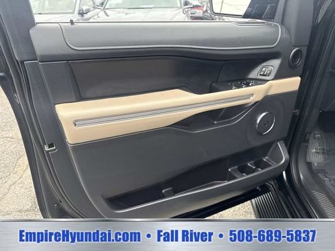 Used 2024 Ford Expedition Limited AWD/4WD image 18