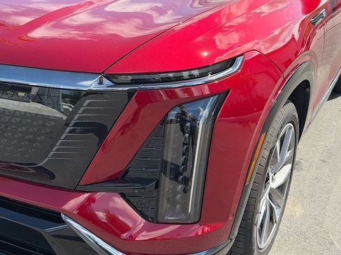 New 2026 Cadillac Vistiq Sport w/ LPO, Floor Liner Package AWD/4WD image 9